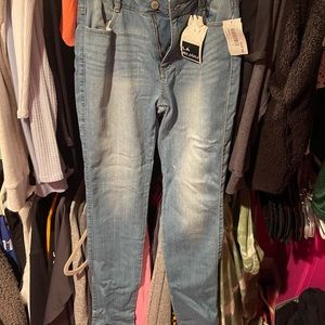 Super stretchy light wash skinny jeans mystique boutique